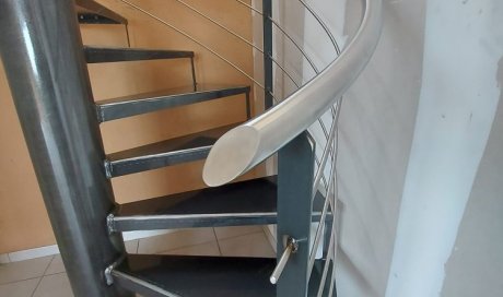 Installation d'escalier en colimaçon INOX ART à Lavaur et sa région